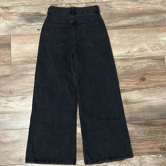 High Rise 90s Relaxed Black Jeans - Picture 2 of 4